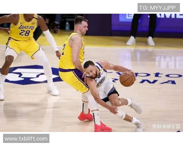 库里称库明加勇于挑战防守东契奇 打出了关键性表现 库里称库明加勇于挑战防守东契奇 打出了关键性表现